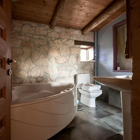 Villa Vafias - Tranquil Location, Ideal For Large Groups, By Zantewize *